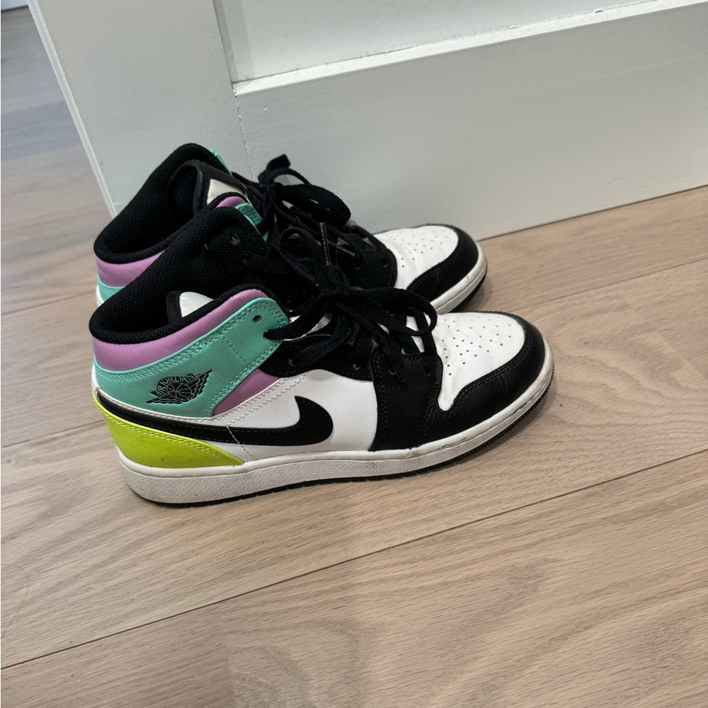 Air Jordan 1 Mid Sneakers